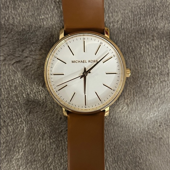 Michael Kors Gold and Brown Leather Watch like new - Picture 2 of 4